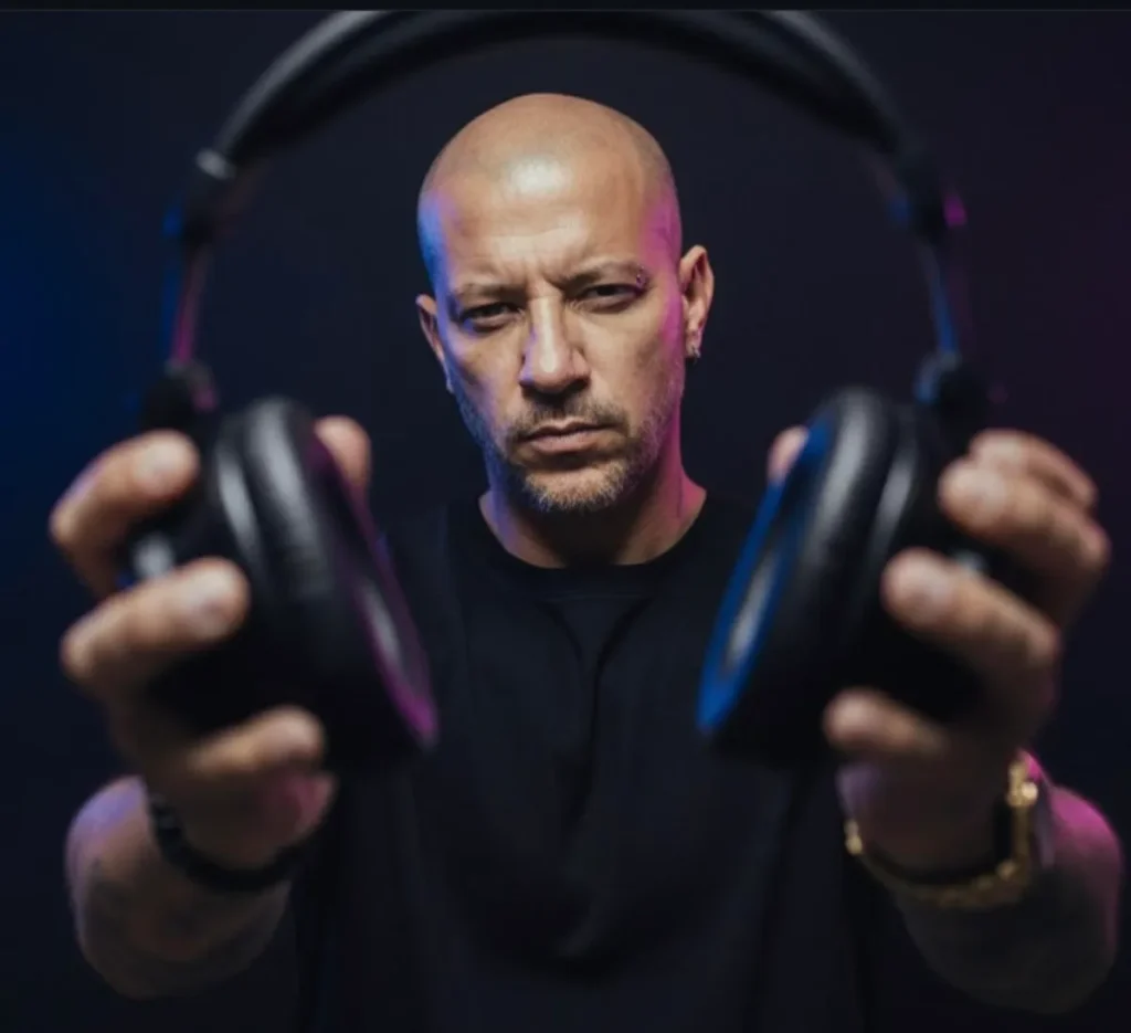 Do Hit "Vou Desafiar Você" ao Futuro: DJ Detonna Lança Clipe 100% Criado por Inteligência Artificial