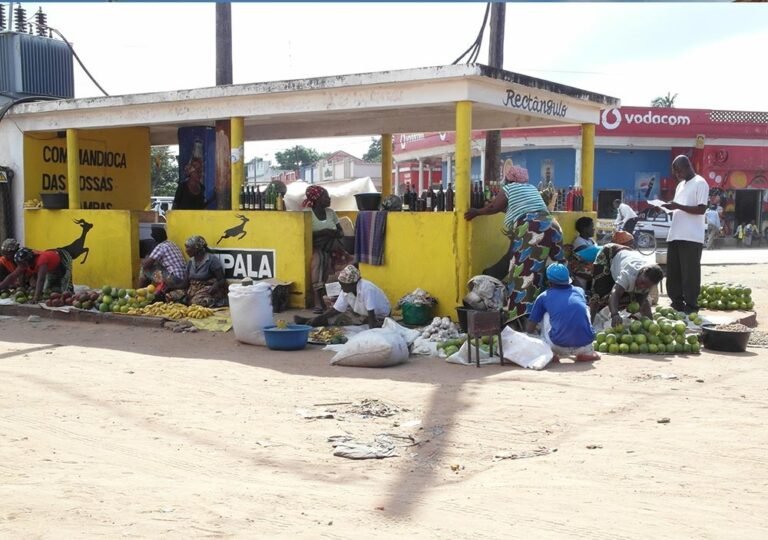mercados-quissico-rua