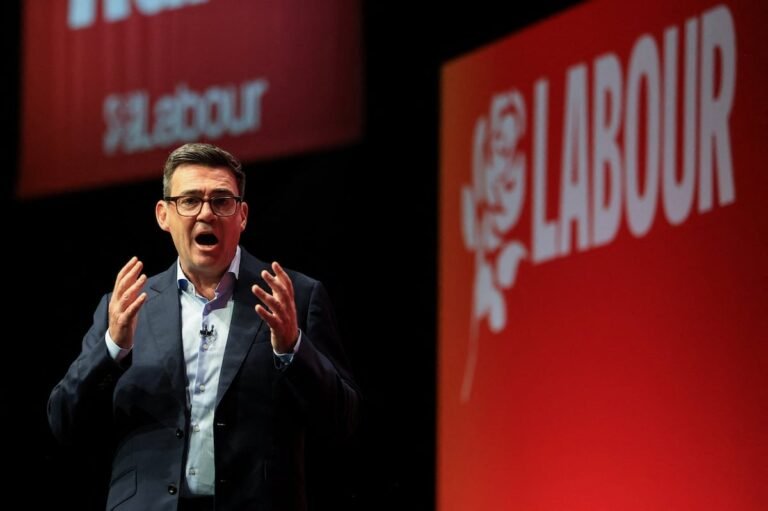 Andy Burnham no descarta estudiar un futuro reingreso del Reino Unido en la UE