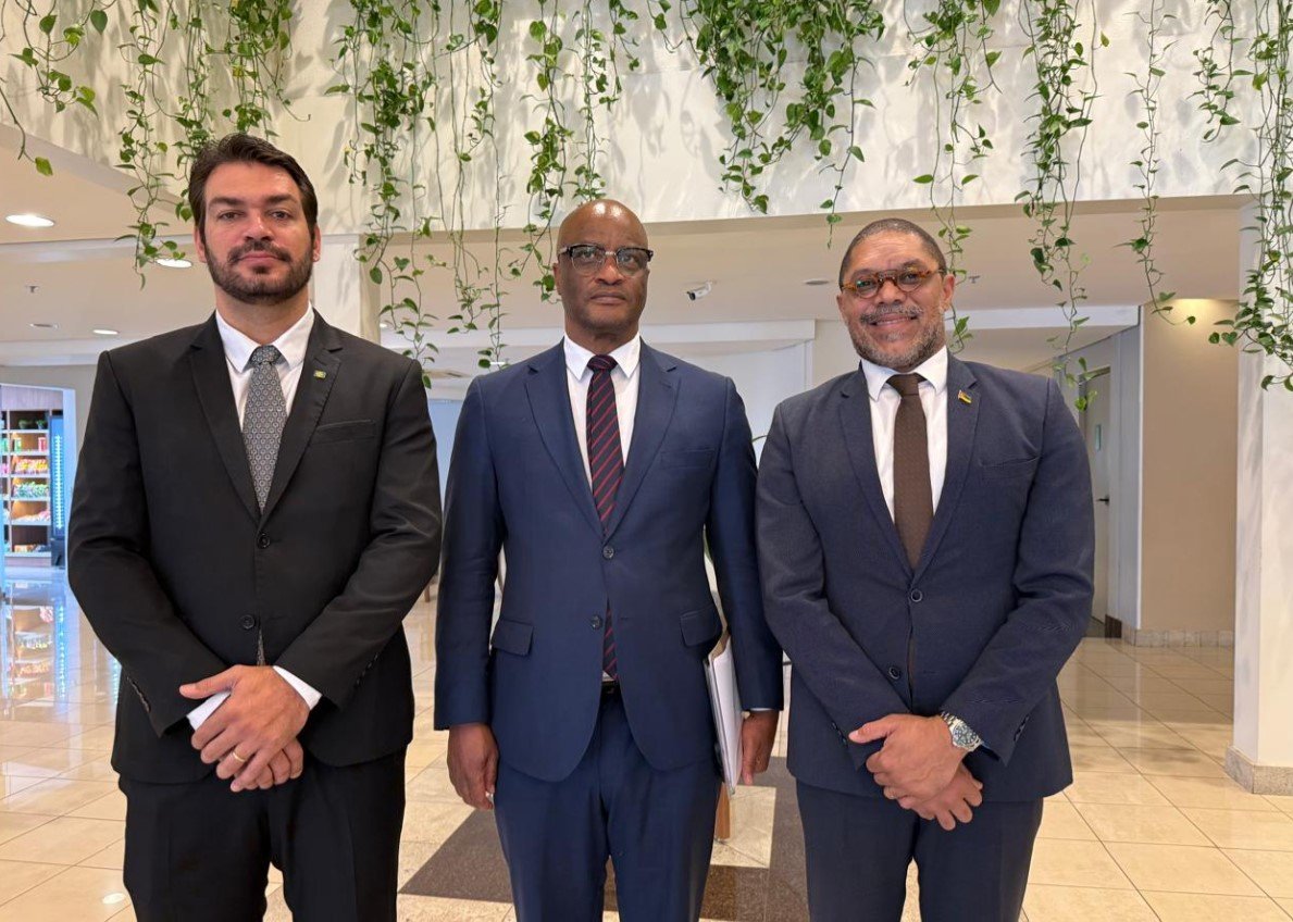 Embaixador de Moçambique cumpre agenda no norte do Paraná
