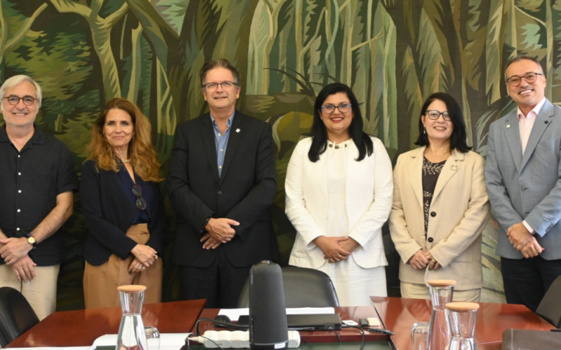 IHMT NOVA e Farmanguinhos/Fiocruz assinam protocolo e reforçam cooperação em formação e inovação na saúde global