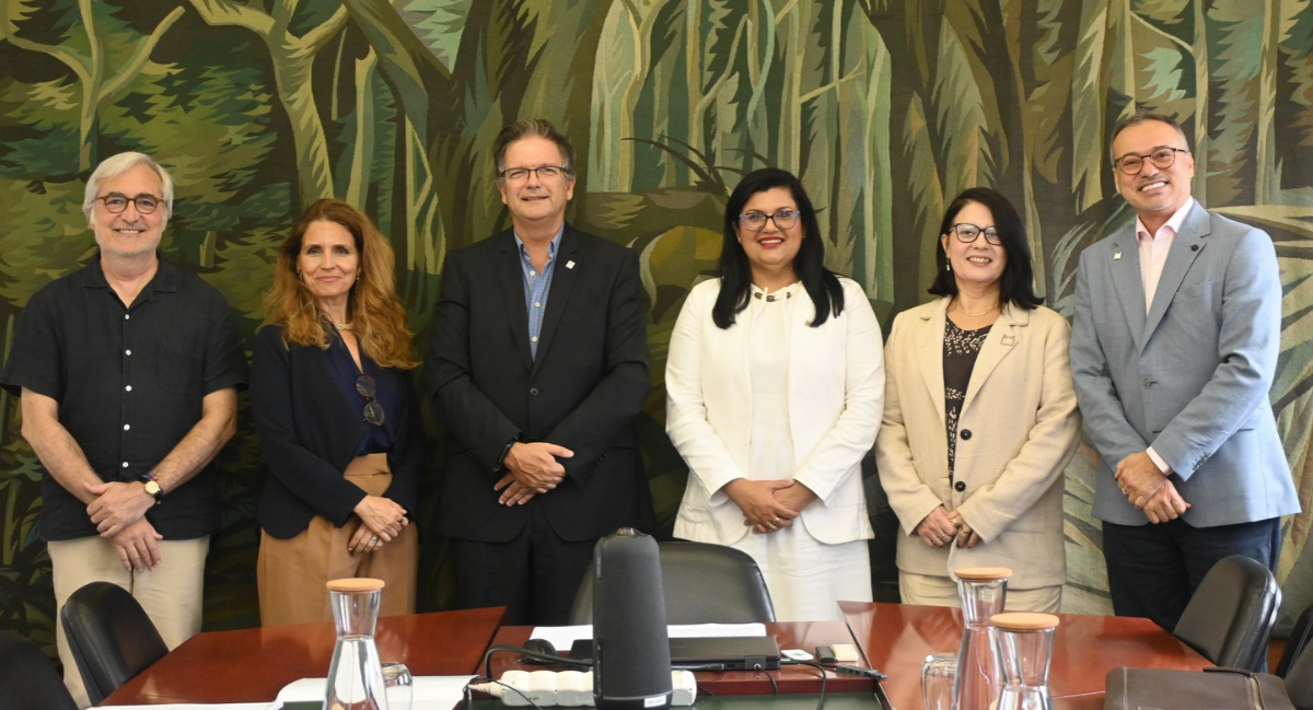 IHMT NOVA e Farmanguinhos/Fiocruz assinam protocolo e reforçam cooperação em formação e inovação na saúde global