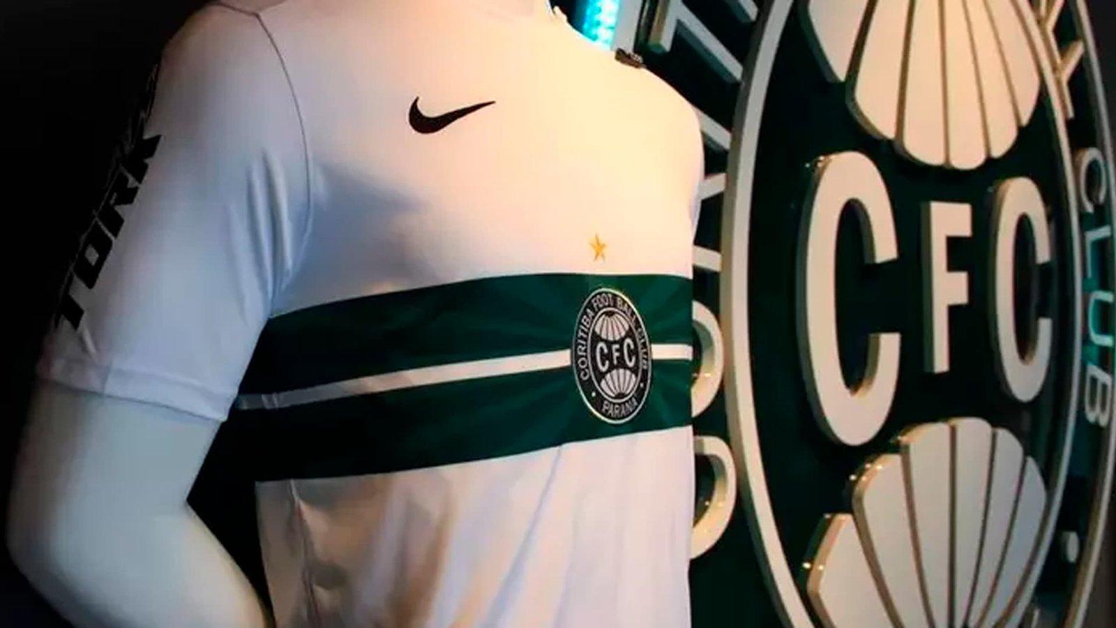 R$ 30 milhões: Coritiba quebra a banca e garante no elenco volante de Seleção