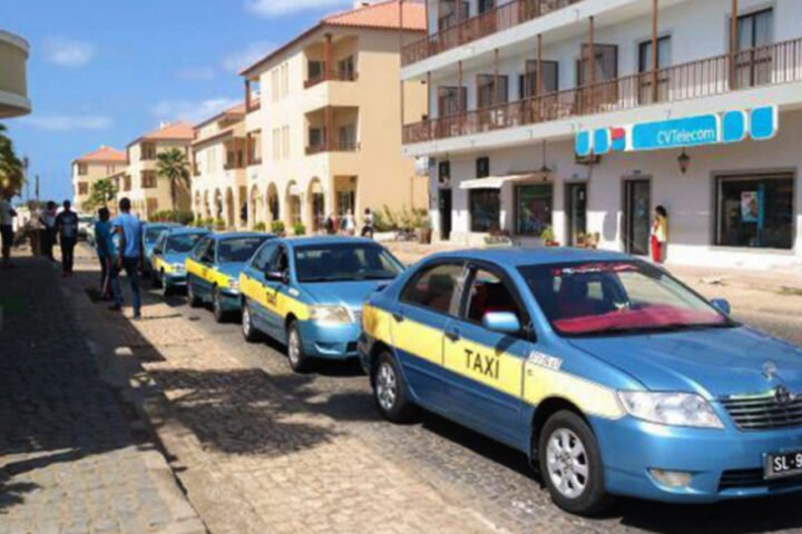 Câmara Municipal do Sal permite uso de taxímetros e fixa tarifas até 1.900 escudos