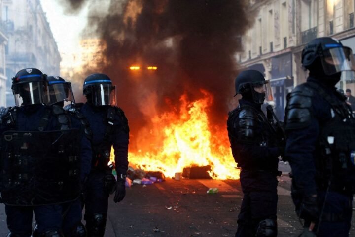 EUA emitem alerta de segurança para cidadãos na França antes de protestos