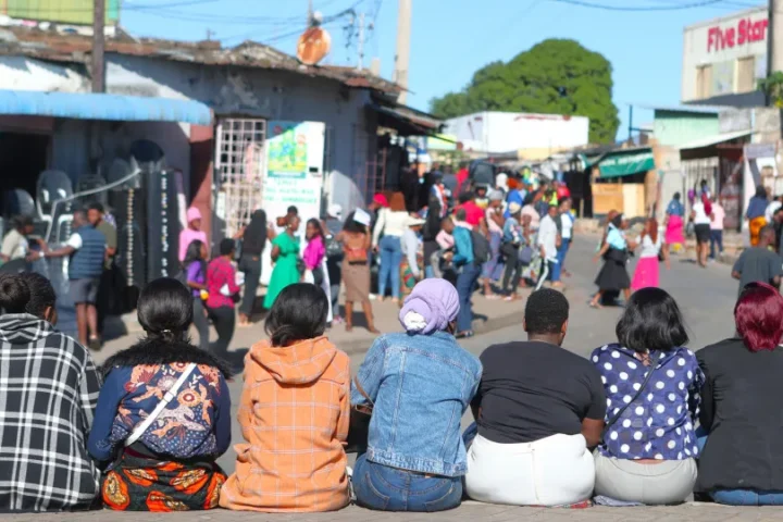 Moçambique prevê contratar 5.541 funcionários em 2027