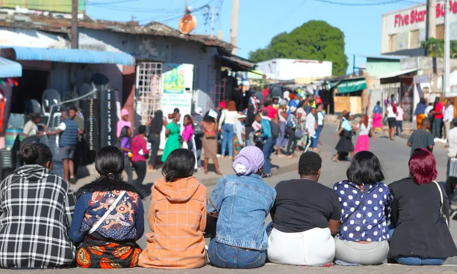 Moçambique prevê contratar 5.541 funcionários em 2027