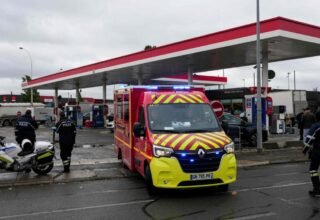 Um morto e quatro feridos num tiroteio perto de Paris