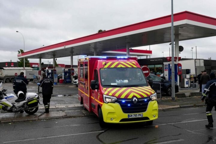 Um morto e quatro feridos num tiroteio perto de Paris