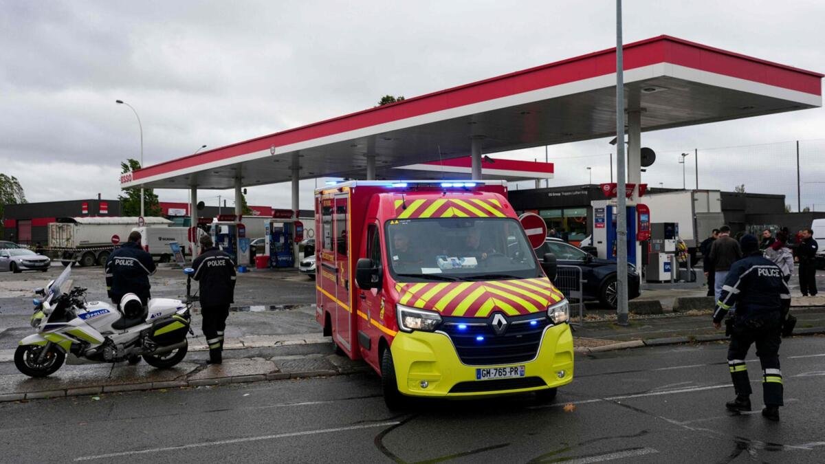 Um morto e quatro feridos num tiroteio perto de Paris