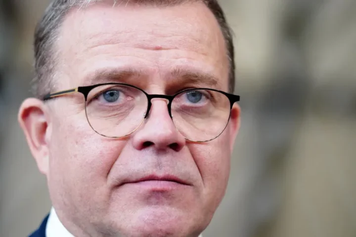 Primeiro-ministro da Finlândia refugia-se num abrigo antimísseis em Kyiv
