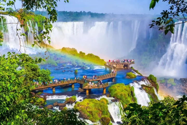 Turismo é viagem. É cultura. É economia. E, cada vez mais, é diplomacia